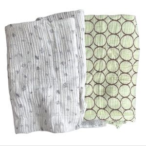 ✨ 2 Baby Swaddles ✨